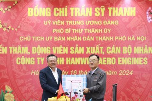 Chủ tịch UBND TP Hà Nội động viên sản xuất tại các doanh nghiệp công nghệ cao