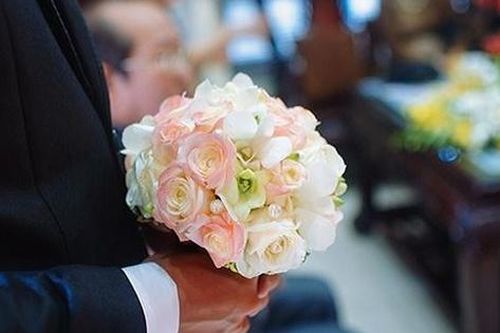 Đến rước dâu, nhà gái yêu cầu một việc khiến chú rể ném hoa cưới rồi tuyên bố 'không cưới xin gì nữa'