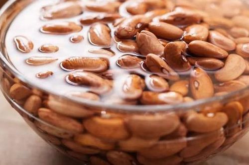 Tại sao các loại hạt, trái cây khô cần ngâm trước khi sử dụng?
