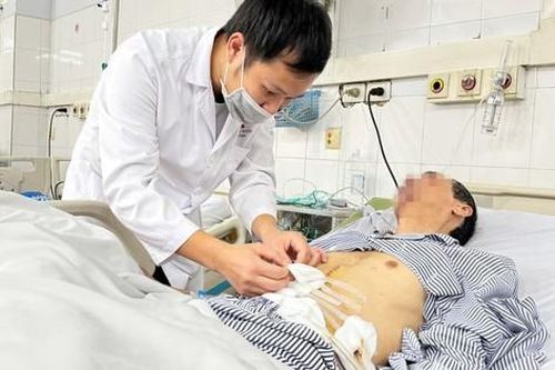 Ca mổ đặc biệt xuyên đêm Giao thừa cứu cụ ông 72 tuổi