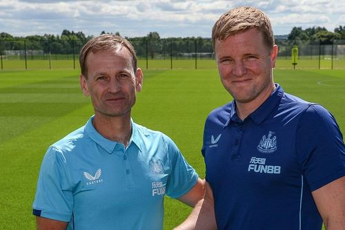 HLV Newcastle sợ lộ bí mật về tay MU