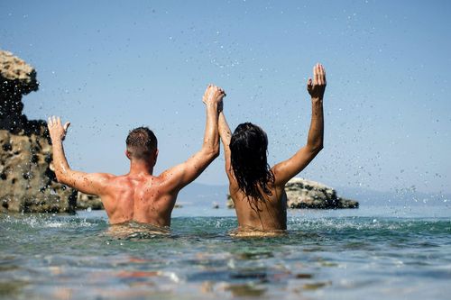 Khách tại bãi biển khỏa thân ở Australia có thể phải mặc thêm quần áo