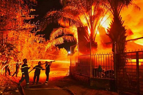 Chập điện hệ thống camera giám sát khiến kho hàng bị thiêu rụi
