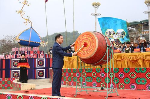 Hàng vạn người tham dự Lễ hội Lồng Tông tại Tuyên Quang