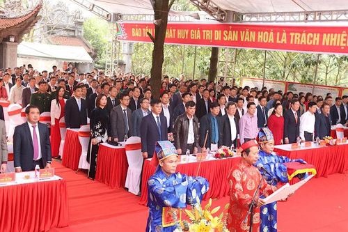 Khai bút đầu Xuân tại khu tưởng niệm nhà giáo Chu văn An
