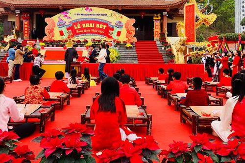 Hải Phòng: Rộn ràng Lễ Khai bút đầu Xuân tại đền thờ Trạng Nguyên Lê Ích Mộc