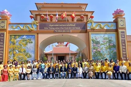 Thủ tướng Thái Lan thăm Khu tưởng niệm Chủ tịch Hồ Chí Minh tại tỉnh Nakhon Phanom