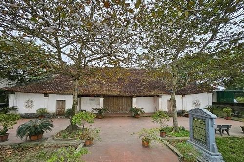 Linh vật rồng được chạm khắc độc đáo ở ngôi đình cổ miền Trung