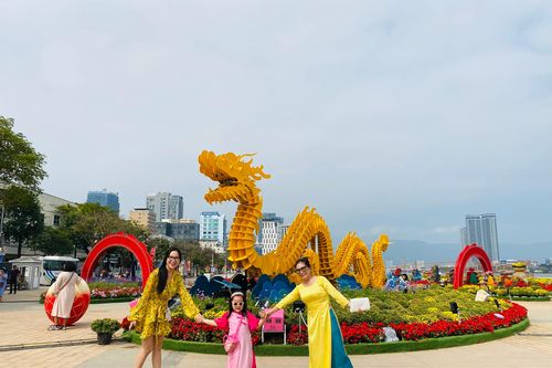 Đà Nẵng giữ lại đường hoa Xuân đến Tết Nguyên tiêu