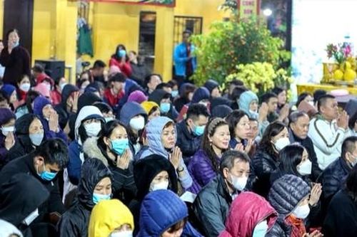 Trẩy hội đầu năm: Nặng cầu cúng, nhạt du xuân
