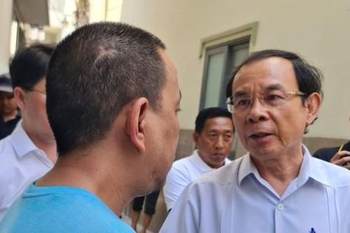 Bí thư Thành ủy TPHCM thăm hỏi gia đình các nạn nhân vụ cháy nhà