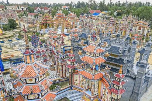 'Thành phố lăng' xa hoa bậc nhất xứ Huế