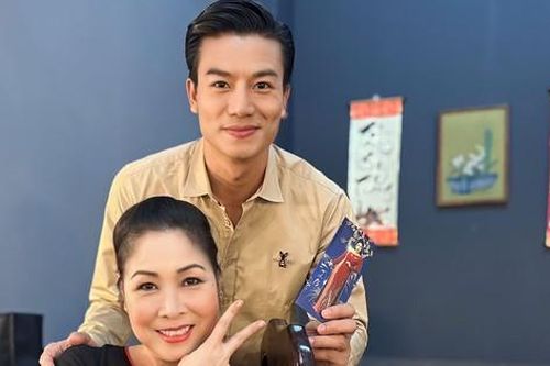 NSND Hồng Vân làm mẹ của Hiếu Nguyễn xuyên Tết