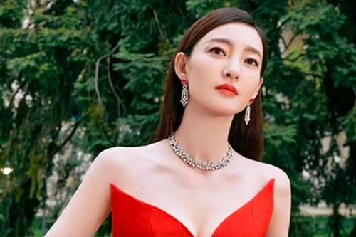 Vương Lệ Khôn trở lại sau ồn ào làm ăn phi pháp của chồng