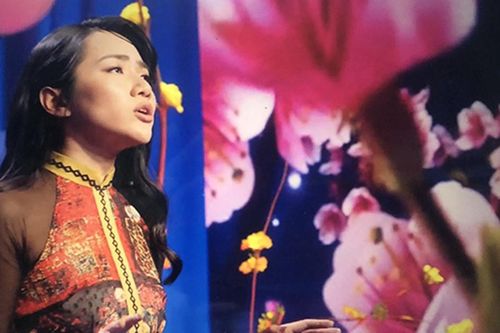 Nữ ca sĩ 26 tuổi nỗ lực gìn giữ văn hóa Việt ở xứ người
