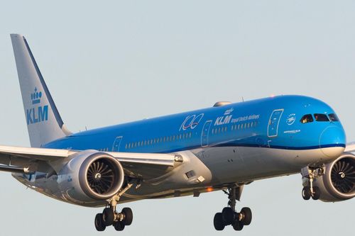 Máy bay Boeing 787 chở 200 khách quay đầu hạ cánh vì hỏng 8 trong số 9 toilet