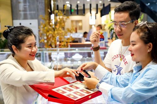 Những bộ sưu tập vàng đẹp mắt phục vụ ngày vía Thần Tài