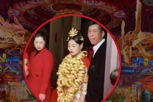 Cô dâu đeo 100 vòng vàng nặng trĩu cổ trong đám cưới gây xôn xao