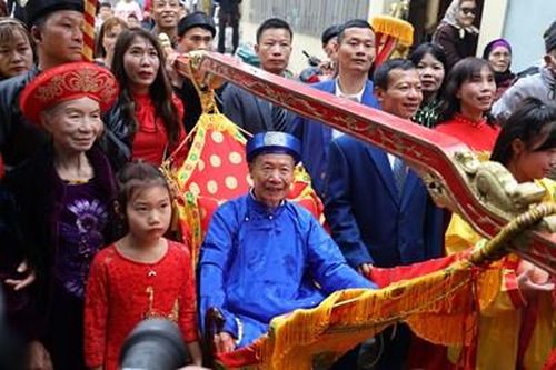 Độc đáo lễ 'rước người' thượng thọ ngày đầu năm