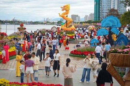 Đà Nẵng giữ lại đường hoa xuân đến Tết Nguyên tiêu