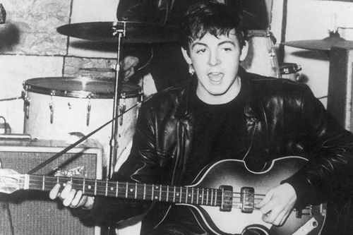 Cây guitar bass trứ danh của Paul McCartney trở về sau 51 năm lưu lạc