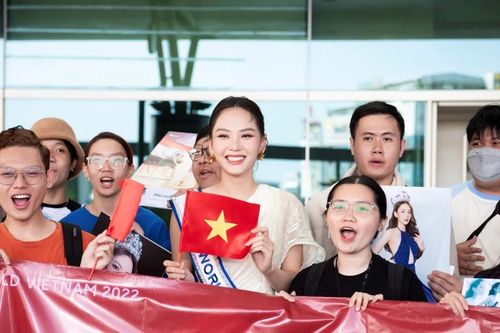 Hoa hậu Mai Phương lên đường tham dự Miss World lần thứ 71
