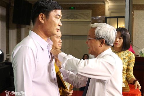 Những cầu nối Mặt trận đặc biệt