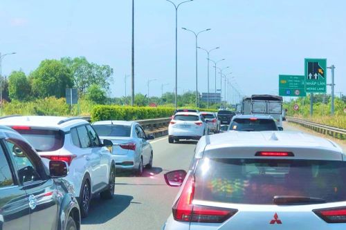 Tiếp tục ùn tắc giao thông trên 2 đường cao tốc và quốc lộ 51 qua Đồng Nai