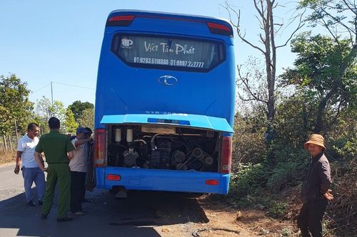 Đak Đoa: Va chạm với xe ô tô khách Việt Tân Phát, xe ô tô con bị biến dạng