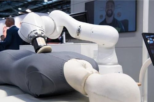 CES 2024: Cánh tay robot tích hợp AI có chức năng xoa bóp