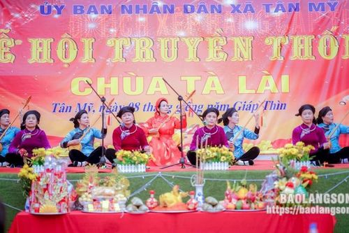 Gần 3 nghìn du khách và người dân trẩy hội Chùa Tà Lài