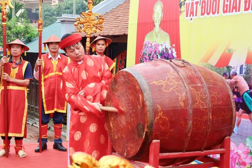 Tưng bừng Lễ hội Vật đuổi giải
