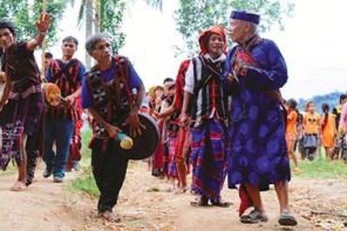 Lần về dấu xưa