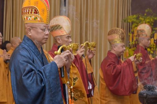 Tạ đàn Pháp hội Dược Sư: Duy trì thời khóa trì tụng kinh Dược Sư suốt tháng Giêng