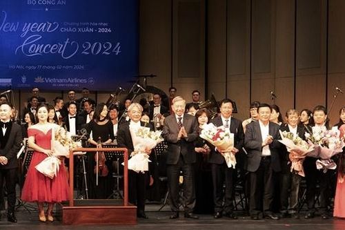 Hòa nhạc chào xuân 2024: Tinh tế, sang trọng và đậm sắc xuân