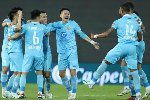 Thắng giòn giã tại Lạch Tray, Nam Định vững ngôi đầu V-League