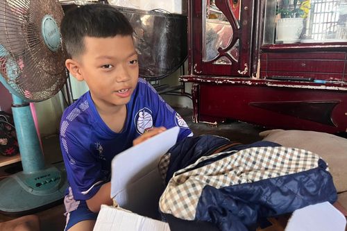 Cậu bé 10 tuổi ở Phú Yên đạp xe đi Bình Dương tìm mẹ: Khi nỗi nhớ thắng nỗi sợ