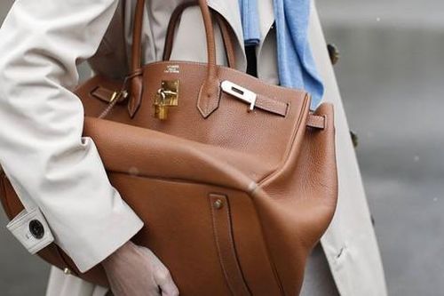 Thực ra túi Birkin Hermès được tạo ra để trông lộn xộn, chứ không phải để chỉn chu