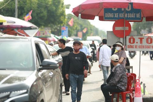 Du khách đi đền Bà Chúa Kho bị thu 2 lần vé xe, chính quyền lên tiếng
