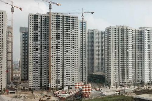Vì sao gia đình trẻ ngày càng khó khăn trong việc mua căn hộ chung cư?