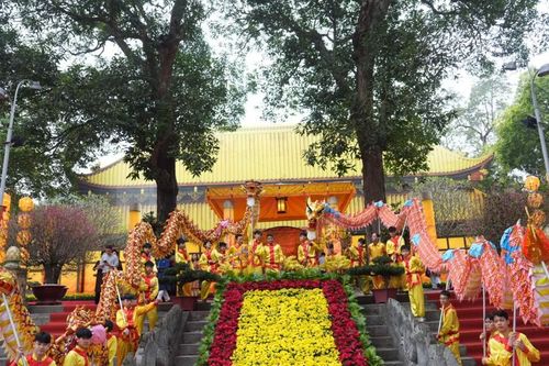 Dâng hương khai Xuân tưởng nhớ các bậc tiên đế, hiền tài có công với nước