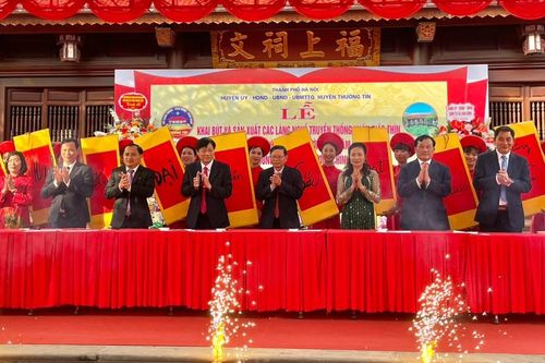 Rộn rã khai bút đầu Xuân trên vùng đất trăm nghề Thường Tín