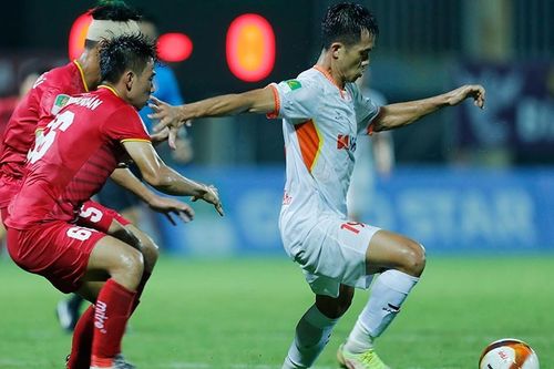 Cựu tuyển thủ Việt Nam nhập viện sau pha va chạm, bất tỉnh