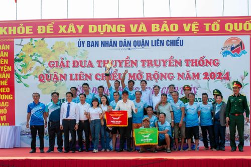 Sôi động giải đua thuyền truyền thống trên sông Cu Đê, Đà Nẵng