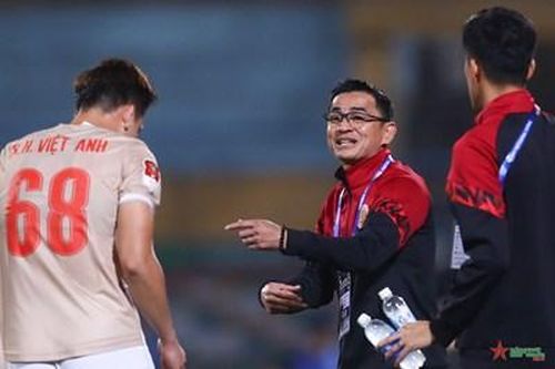 HLV Kiatisuk khởi đầu thuận lợi ở Công an Hà Nội FC