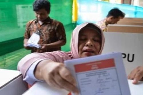Indonesia bồi thường cho các nhân viên bầu cử bị ốm hoặc tử vong