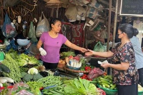 Giá thực phẩm tăng, sức mua giảm hơn một nửa so với trước Tết