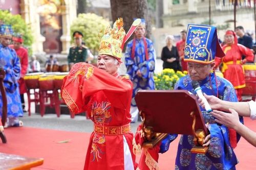 Hoàng thành Thăng Long rực rỡ trong Lễ dâng hương khai xuân đầu năm 2024