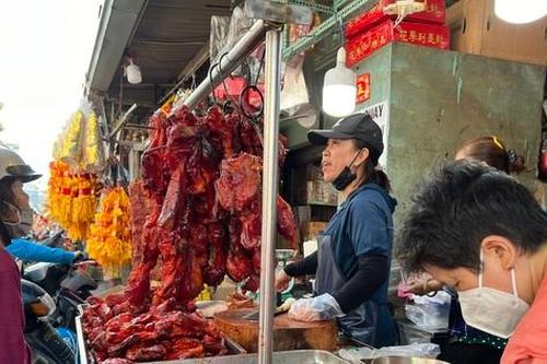 Đồ cúng đắt khách trước ngày vía Thần tài