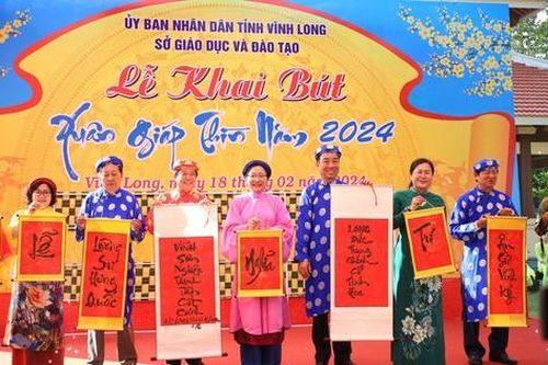 Bí thư Tỉnh ủy Vĩnh Long viết gì trong lễ khai bút đầu năm?